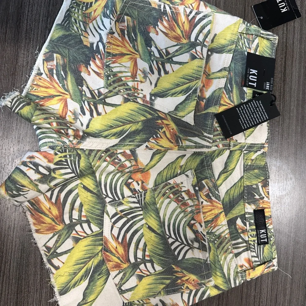Kut from the Kloth High Rise Jane Shorts - Picture 4 of 4